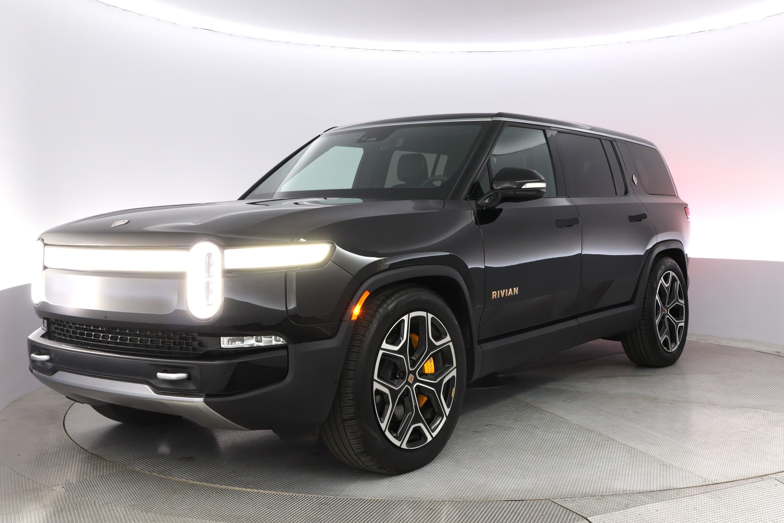 2024 Rivian R1S